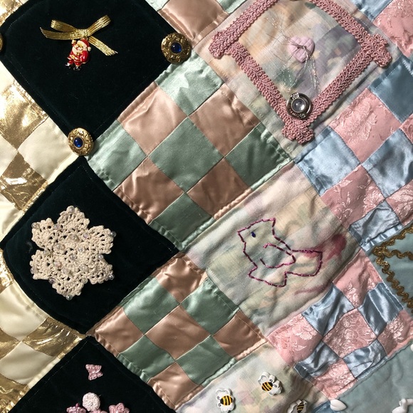 Exquisite handmade quilted vintage tree skirt - Picture 7 of 16